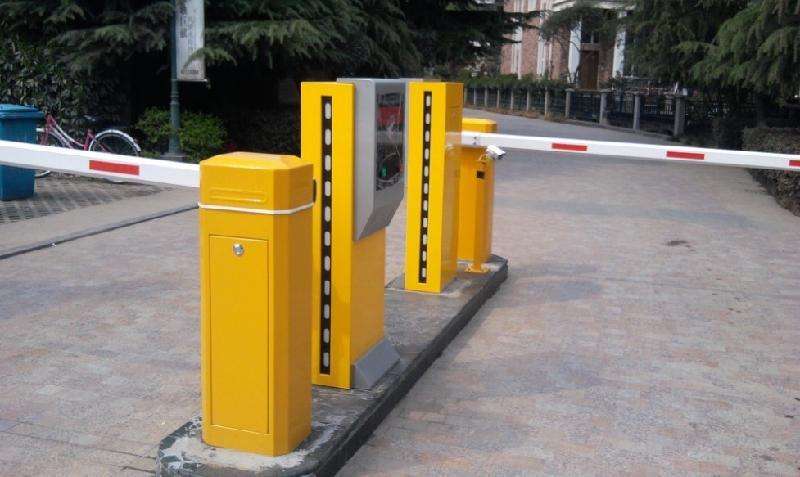 豪華道閘停車系統(tǒng)一體實例
